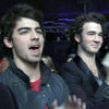 Joe si Kevin il sustin pe Nick la Grammy Nominations Concert Live