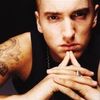 Eminem se pune bine cu gay-ii din Marea Britanie