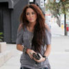 Miley Cyrus si paparazzi, la plimbare prin Beverly Hills (video)