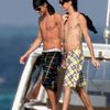 Bill si Tom Kaulitz la plaja