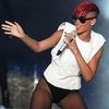 Rihanna, cu un look nou la Summertime Ball (poze, video)