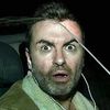 George Michael, cu masina in magazin