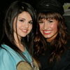 Demi Lovato si Selena Gomez- o printesa si o `baietoaica`- in Princess Protection Program (video)