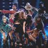 Miley Cyrus fumeaza marijuana si se saruta cu fete