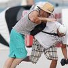 Adam Lambert a agresat un paparazzo (poze)
