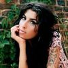 Amy Winehouse, fotomodel si creator de moda
