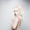 Lady Gaga are costum de baie din tabla (poze)
