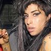 Amy Winehouse s-a internat din nou la dezintoxicare