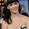 Katy Perry, tatuaj cu Freddie Mercury si vanturi pe scena