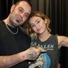Miley Cyrus si-a tatuat "Love Never Dies" pe biceps