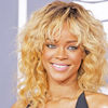 Rihanna vrea sa isi petreaca vacanta cu Ashton Kutcher