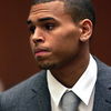 Poza cu fata tumefiata a Rihannei, in apararea lui Chris Brown
