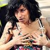 Amy Winehouse, din spital la o bauta