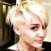 Miley Cyrus socheaza cu noua coafura la gala VMA (poze)