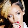 Rihanna si-a schimbat look-ul (poze)