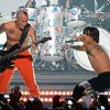 Flea de la Red Hot Chili Peppers explica de ce a facut playback la Super Bowl 2014