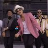 "Uptown Funk"-  a sasea saptamana pe primul loc in Billboard Hot 100 