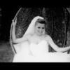 Elena Gheorghe lanseaza varianta live a piesei “Pana la stele” si un clip cu imagini inedite de la nunta artistei, de acum 3 ani