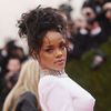 Rihanna a lansat o noua piesa - "Towards The Sun" (audio) 
