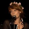  Florence Welch: "Obisnuiam sa beau mult alcool inainte de fiecare concert pentru ca sunt timida"