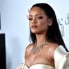 Rihanna a cazut de pe o lebada gonflabila