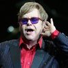  Elton John a izbucnit in lacrimi in timpul unui concert