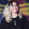 Miley Cyrus a cantat impreuna cu Adam Sandler memoria victimelor din Las Vegas