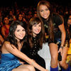 Miley Cyrus, mai sexy decat Demi Lovato si Selena Gomez