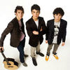 Jonas Brothers te invata sa canti `Fly With Me` si apoi te premiaza