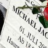 Michael Jackson a fost inmormantat