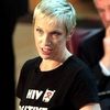 Annie Lennox, atac la Papa