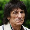 Jumatate din averea lui Ronnie Wood ajunge pe mainile sotiei