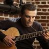 Mihai Margineanu canta `Pe sub norii de hartie` la Sala Palatului