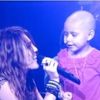 Miley Cyrus a cantat cu o fetita bolnava de cancer