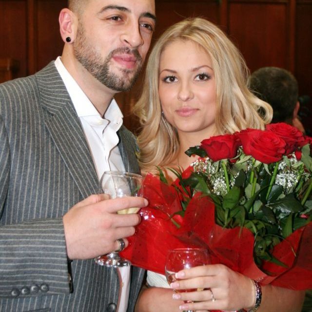 Sotia Lui Crbl Voteaza Cea Mai Sexy Iubita De Cantaret Poze