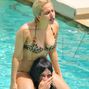 Lady GaGa, cu iubitul la piscina