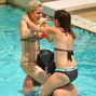 Lady GaGa, cu iubitul la piscina